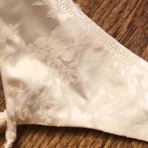 Victoria’s Secret White Ivory Floral Satin Garter Belt Size Large - Picture 4 of 7